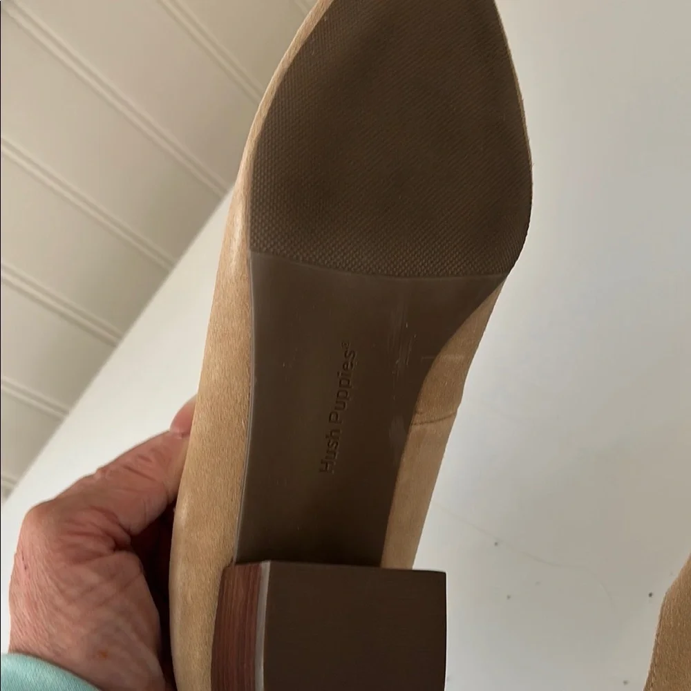 Hush Puppies Tan Suede Block Heels Like New - Picture 5 of 5